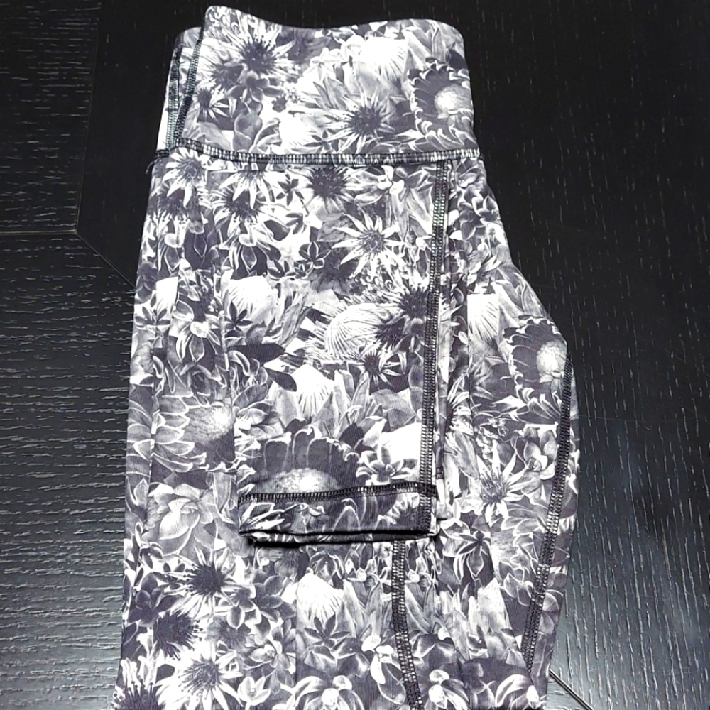 Lululemon black and white 28" leggings.